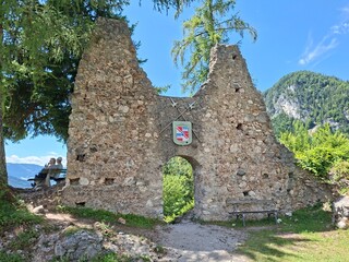 Tor zur Burgruine Wolkenstein, Ausflugsziele im Ennstal  © cagala