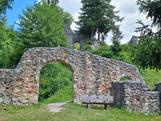 Tor zur Burgruine Wolkenstein, Ennstal, Steiermark  © cagala