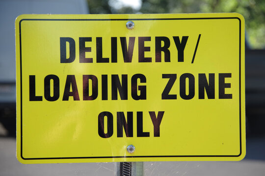 DELIVERY LOADING ZONE ONLY sign