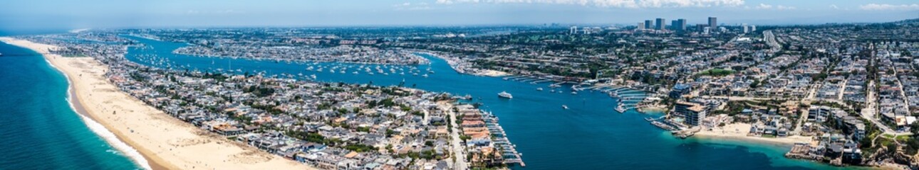 Naklejka premium panoramic aerial city view of Newport Beach, California with Balboa Beach, Balboa Island and district Corona del Mar, as well as Newport Beach skyline in the background. 