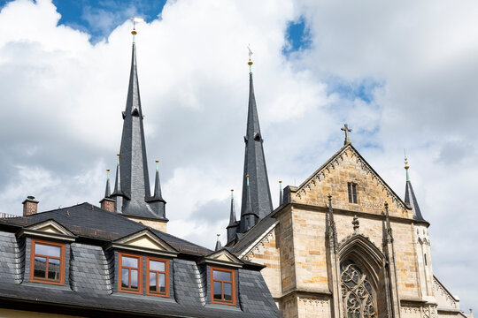 Die schiefergedeckten T&uuml;rme der Johannis Kirche sind ein weithin sichtbares Wahrzeichen der th&uuml;ringischen Stadt Saalfeld. Die Kirche z&auml;hlt zu den sch&ouml;nsten Kirchen Th&uuml;ringens