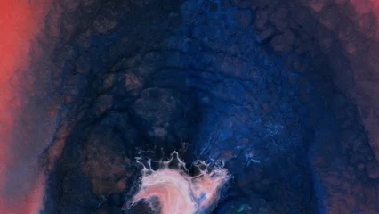 Mixing fragments of alcohol ink on a surface in an art studio © Mari Dein