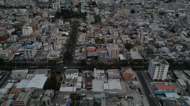Vista a&eacute;rea de un barrio de la ciudad de Quito Ecuador 