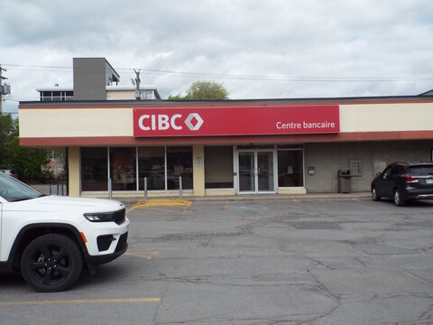 Gatineau,Quebec, Canada &ndash;  June 2, 2026:  A car is parked in front of the "CIBC Centre bancaire", a financial institution storefront located at 200 Rue Principale.