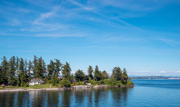 Bainbridge Island homes in seattle washington on the sound