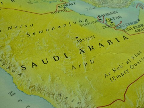 Detailed Map of Saudi Arabia Showing Major Cities Borders Deserts and Geographic Features