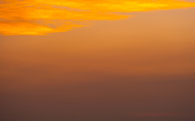 Fototapeta premium Enjoy a panoramic view of the skyline. The sun rises in the morning sky with colorful clouds. and beautiful cloud patterns In the soft light of the morning 