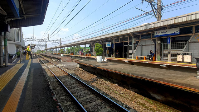 Cilebut commuter train station platform and tracks