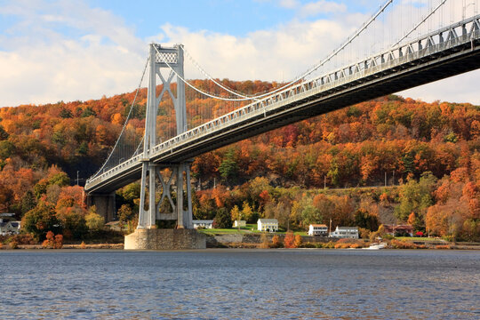 Mid-Hudson Bridge at fall crossing the Hudson River from Highland to Poughkeepsie, New York