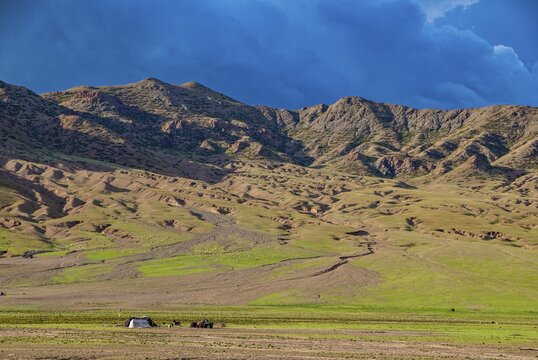 Open wide scenery in Tibet along the southern route into Western Tibet, Asia