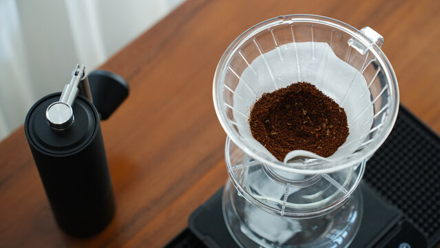 Coarsely ground coffee beans for making v60 coffee