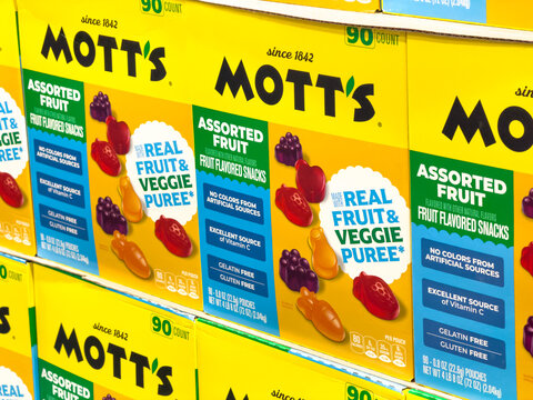 Mott&rsquo;s Assorted Fruit Snacks Display on Costco Shelf