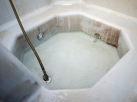  jacuzzi with stained plastic surface