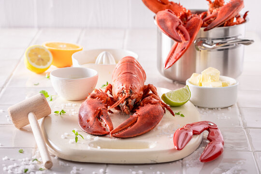 Boiled and spicy lobster flavored with butter and orange.