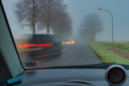 Risk of accident, overhauling in fog