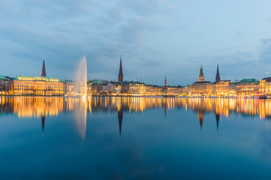 Germany, Hamburg, Inner Alster lake, city center in the evening