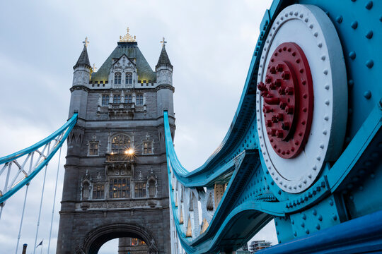 UK, London, Tower Bridge at dusk