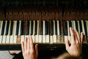 piano © smmartynenko