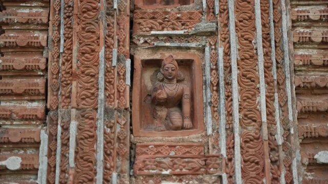 This temple is part of the Kalna Rajbari Temple complex, and its walls feature various types of intricate carvings.