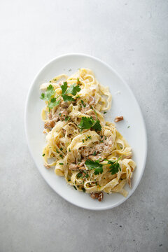 Pasta with chanterelle and parsley