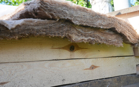Roof insulation layers installation with thermal insulation