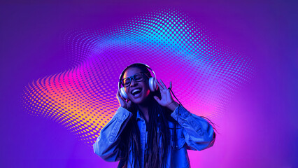 Naklejka premium Smiling woman enjoying headphones with colorful digital sound waves. Concept of joyful music experience, streaming service advertising, music festival promotion.