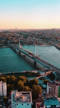 Hali&ccedil; K&ouml;pr&uuml;