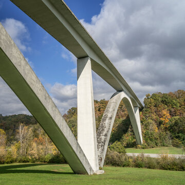 Double Arch Bridge at Natchez Trace Parkway near Franklin, TN, fall scenery