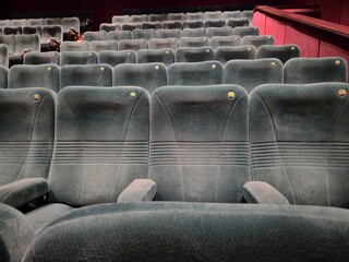 Cinema auditorium interior with empty rows of seats waiting for audience © Jejen Muttaqin