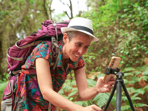 Travel Creator Using Smartphone