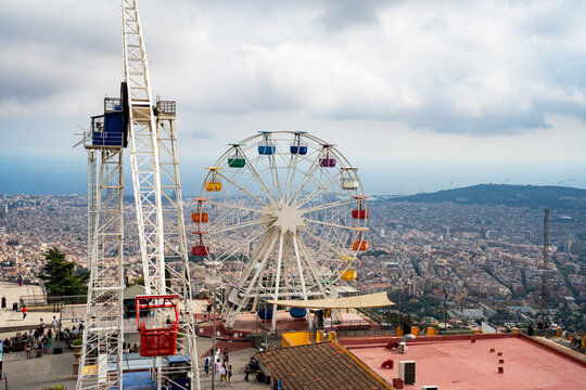 Epic vintage ferris wheel amusement park horizontal panorama cityscape sea view.
