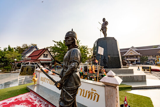 The Phraya Pichai Dab Hak Monument, located in front of the Uttaradit Provincial Hall, was erected to honor his bravery, patriotism, and self-sacrifice. During his time as governor of Pichai in the Th