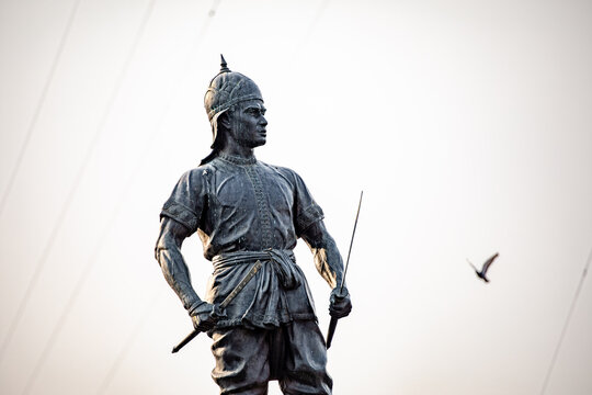 The Phraya Pichai Dab Hak Monument, located in front of the Uttaradit Provincial Hall, was erected to honor his bravery, patriotism, and self-sacrifice. During his time as governor of Pichai in the Th