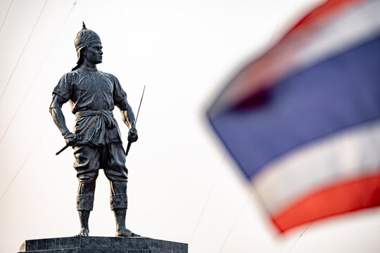 The Phraya Pichai Dab Hak Monument, located in front of the Uttaradit Provincial Hall, was erected to honor his bravery, patriotism, and self-sacrifice. During his time as governor of Pichai in the Th