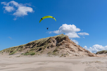 paraglider soaring near coastal sand dunes in the Netherlands © Björn Wylezich
