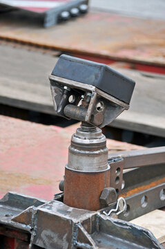 Device for support yacht on trailer