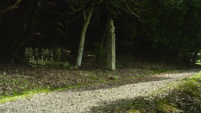 世界遺産・高野参詣道 町石道「59町石と六地蔵」和歌山県高野町 Choishi-michi Pilgrimage Road, No. 59 Stone Marker and Six Jizo Statues, Koyasan, Wakayama, Japan &ndash; UNESCO World Heritage Site