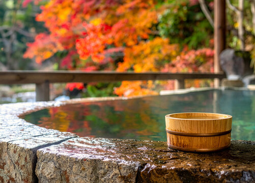 紅葉の中の湯舟と桶のアップ