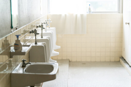 Men's restrooms in schools, men's restrooms in public restrooms