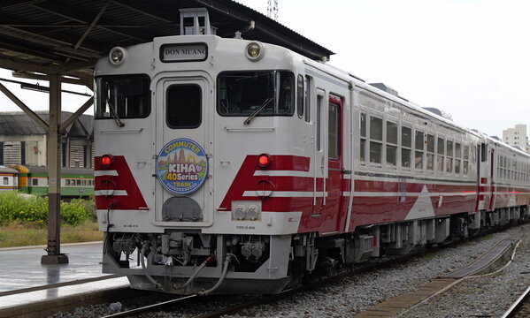 A Kiha 48 series diesel multiple unit commuter train pulls into Hua Lamphong station in Thai capital Bangkok