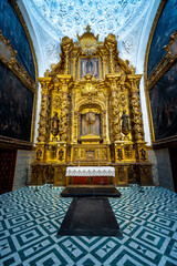 Obraz premium Grand baroque gilded main retable inside a side chapel featuring geometric tiled flooring and ornate dome at the Cathedral of San Salvador, La Seo in Zaragoza, Spain.