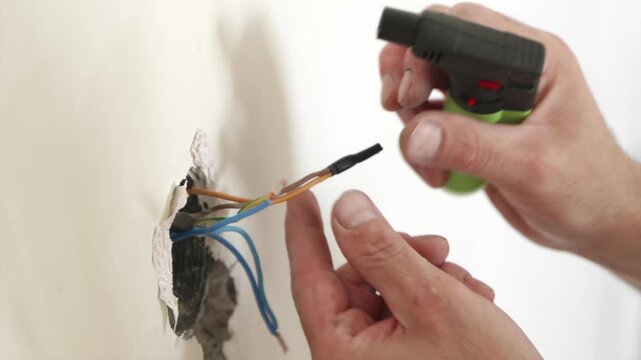 Wrapping exposed electric splicing with black insulating tape