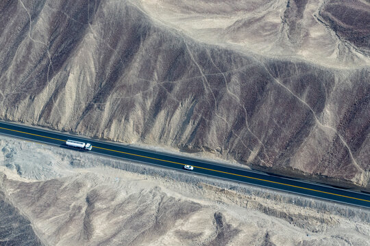 Peru, Nazca, Aerial view of geoglyphs of Nazca, Carretera Panamericana Sur