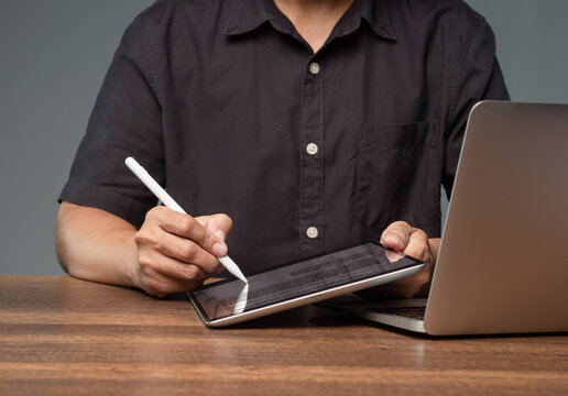 Using tablet with stylus for digital business workflow