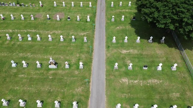 vue a&eacute;rienne d'un cimeti&egrave;re, Quebec, Canada