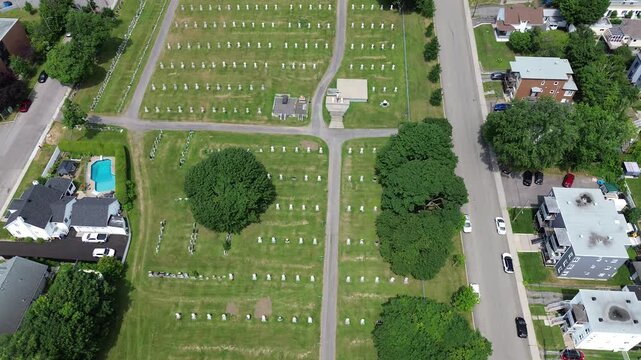 vue a&eacute;rienne d'un cimeti&egrave;re, Quebec, Canada