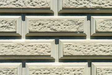 Détail de façade en pierre avec relief architectural © Alexandre Grin