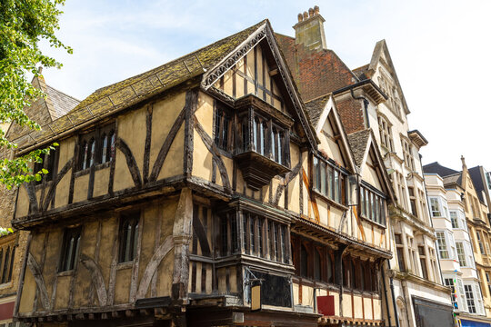 Medieval fachwerk half timbered Tudor style house in Oxford, Oxfordshire, England, UK