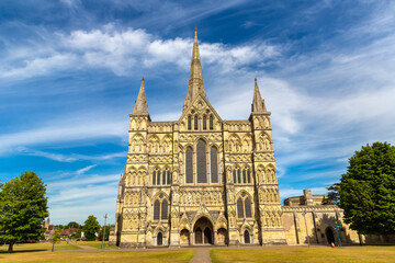 Obraz premium Salisbury Cathedral with Soaring Gothic Spire in Salisbury, Wiltshire, England, UK