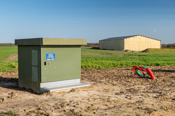 Travaux d'implantation et de raccordement d'un poste de transformation Edf destiné à alimenter un nouveau batiment agricole © S. Leitenberger